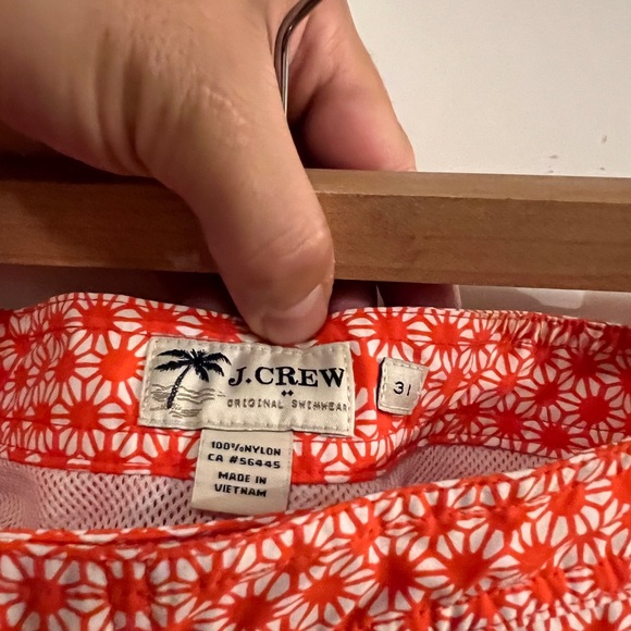 Men’s J.Crew Swim Trunks, floral pattern / size 31 / 7inch length - LIKE NEW - Picture 3 of 3